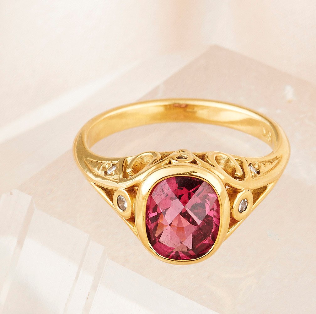 Spinel 2.6ct & Diamond .15ct tw, Ring handmade in 18ky Gold